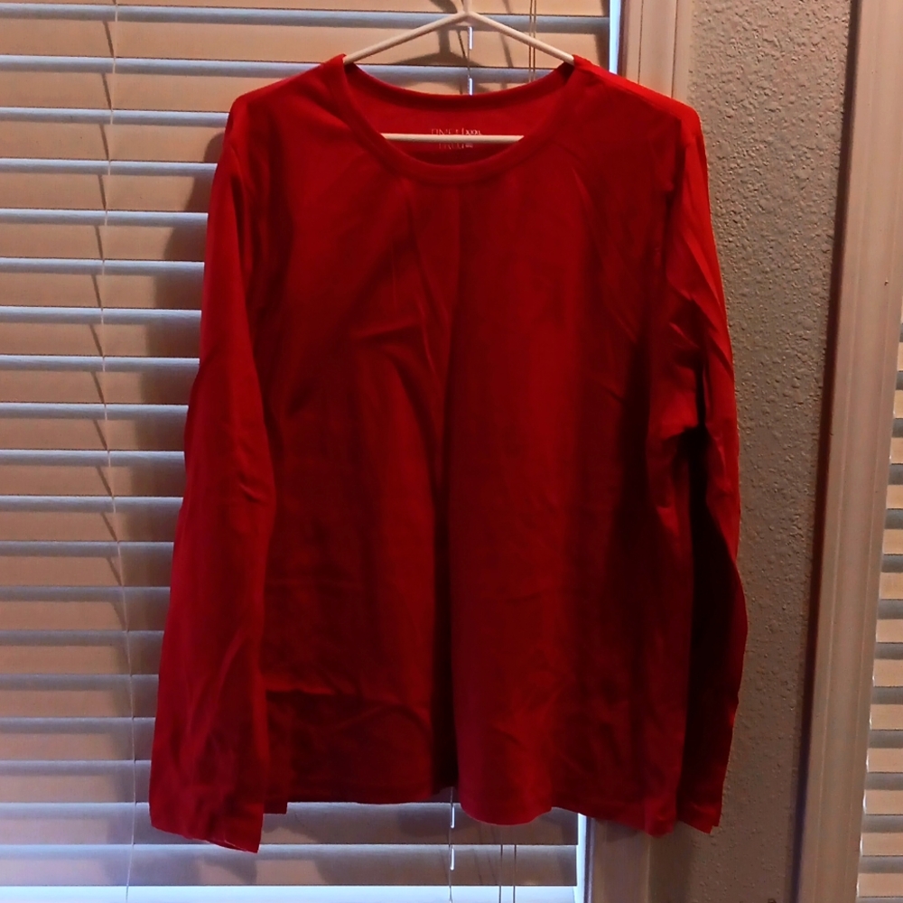 22 Long sleeve red tee